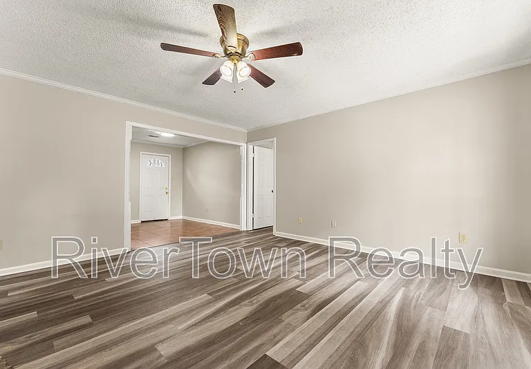 4585 Berrypick Ln S — Photo 6