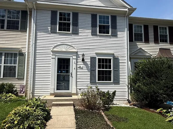 8 Bickel Ct, Sterling, VA 20165