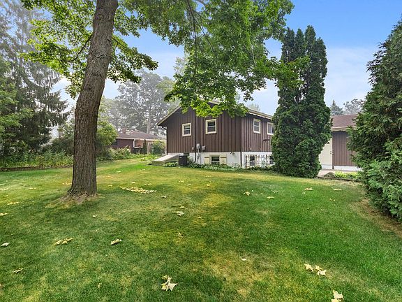 3rd image of 14614 W Woodland DRIVE