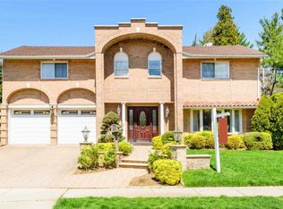 3 Brookfield Rd, Manhasset Hills, NY 11040