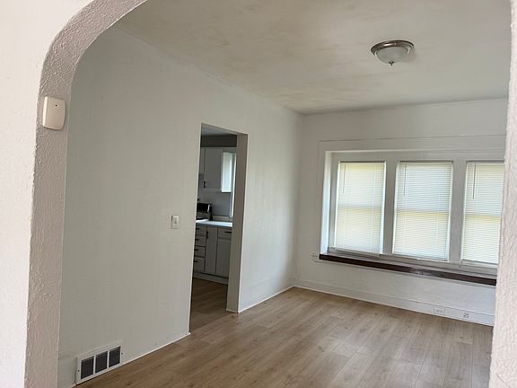 4th image of 1365 W Woodruff Ave