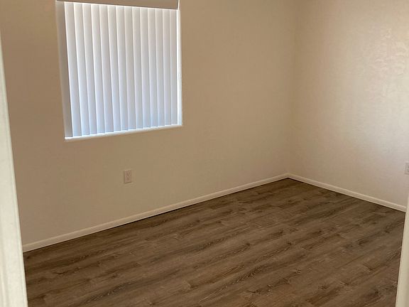 4th image of 414 S 99th Pl