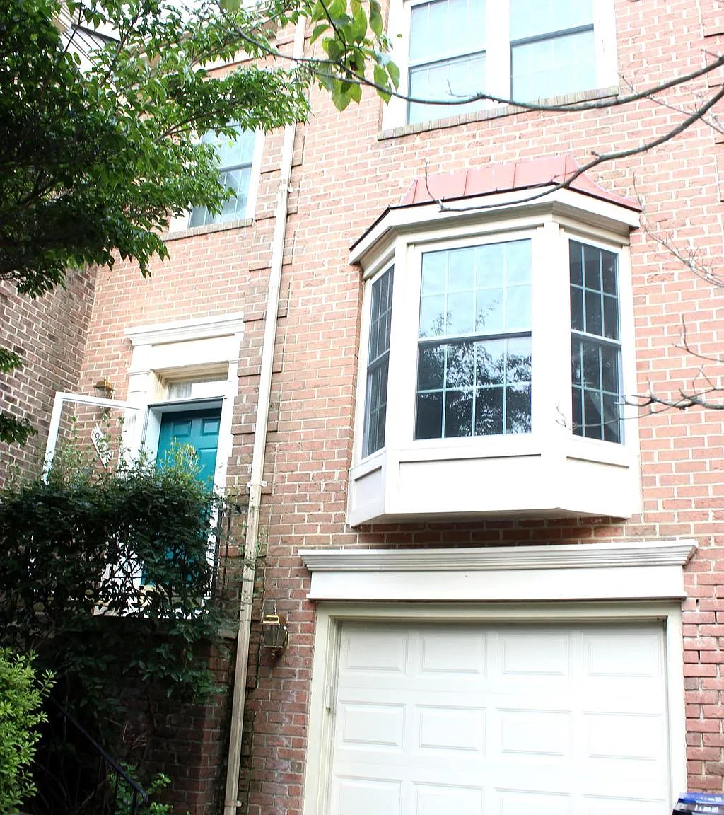 3 bed, 3.5 bath, 2427 sqft, $3,500 — Photo 1