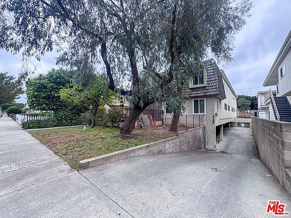 3rd image of 2410 Ocean Park Blvd