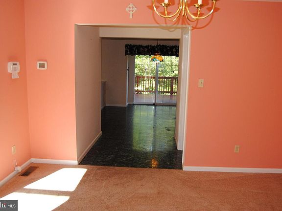 3rd image of 115 Newport Ln