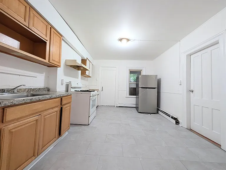 107 Catherine St — Photo 22