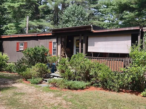 19 Warren Ln, Hudson Falls, NY 12804