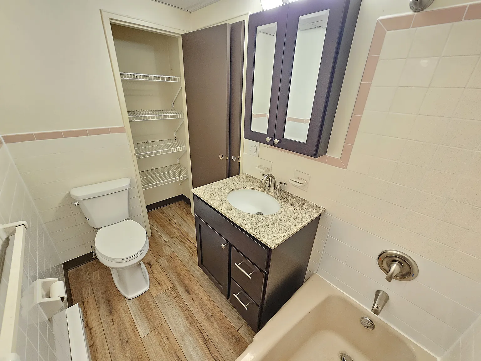 2 bed, 900 sqft, $950 — Photo 3