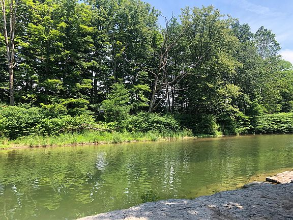 River views, private access, bring your fishing pole and a swim suite