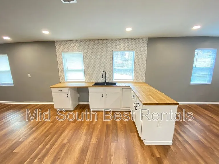 1376 Pillow St — Photo 7