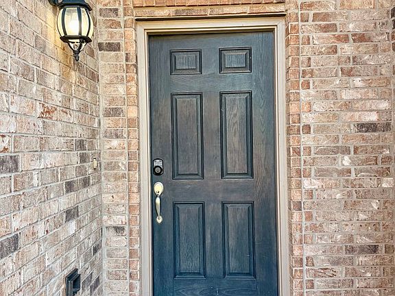 3rd image of 3416 Sadie Dr