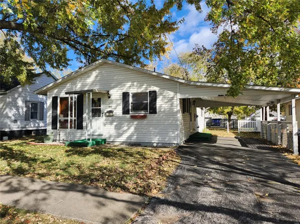 832 S Monroe St, Litchfield, IL 62056