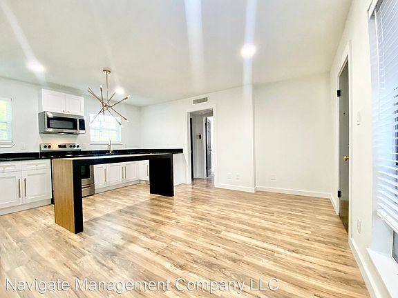 2nd image of 4811 Live Oak St #103