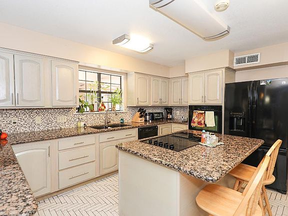 3rd image of 409 Westmont Dr