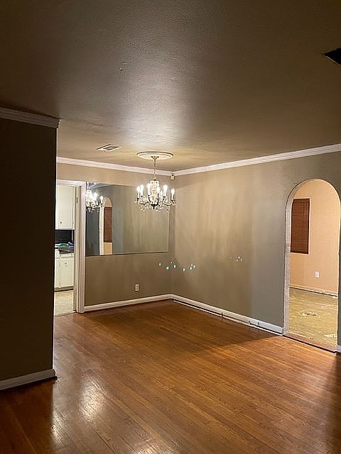 1st image of 305 Bank Dr