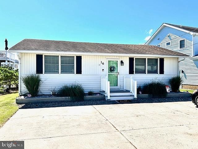 1st image of 16 Oyster Bay Dr