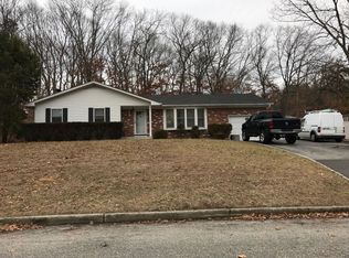 7 Old Rd, Kings Park, NY 11754