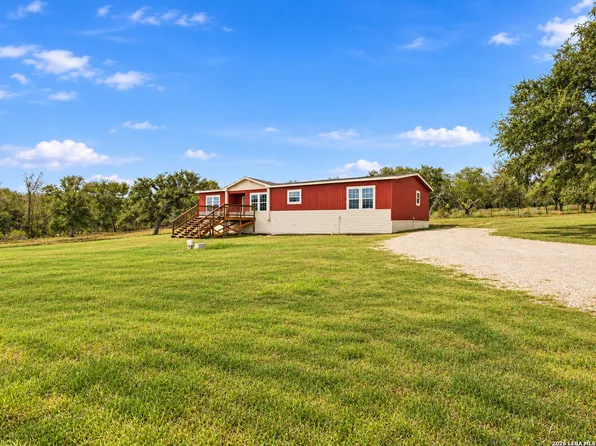 2189 HICKORY FORREST DR, Seguin, TX 78155