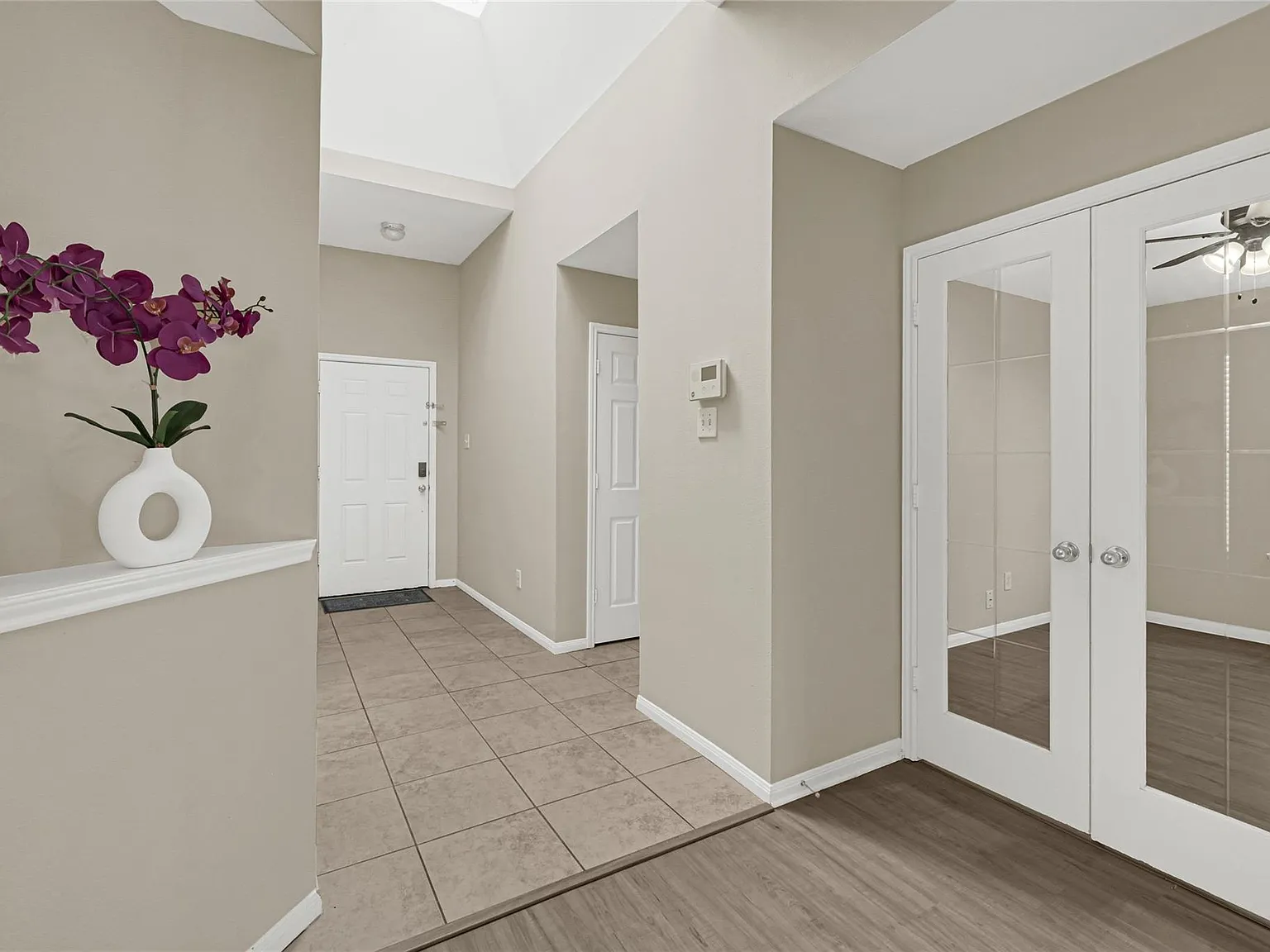 4 bed, 2.0 bath, 1762 sqft, $2,000 — Photo 2