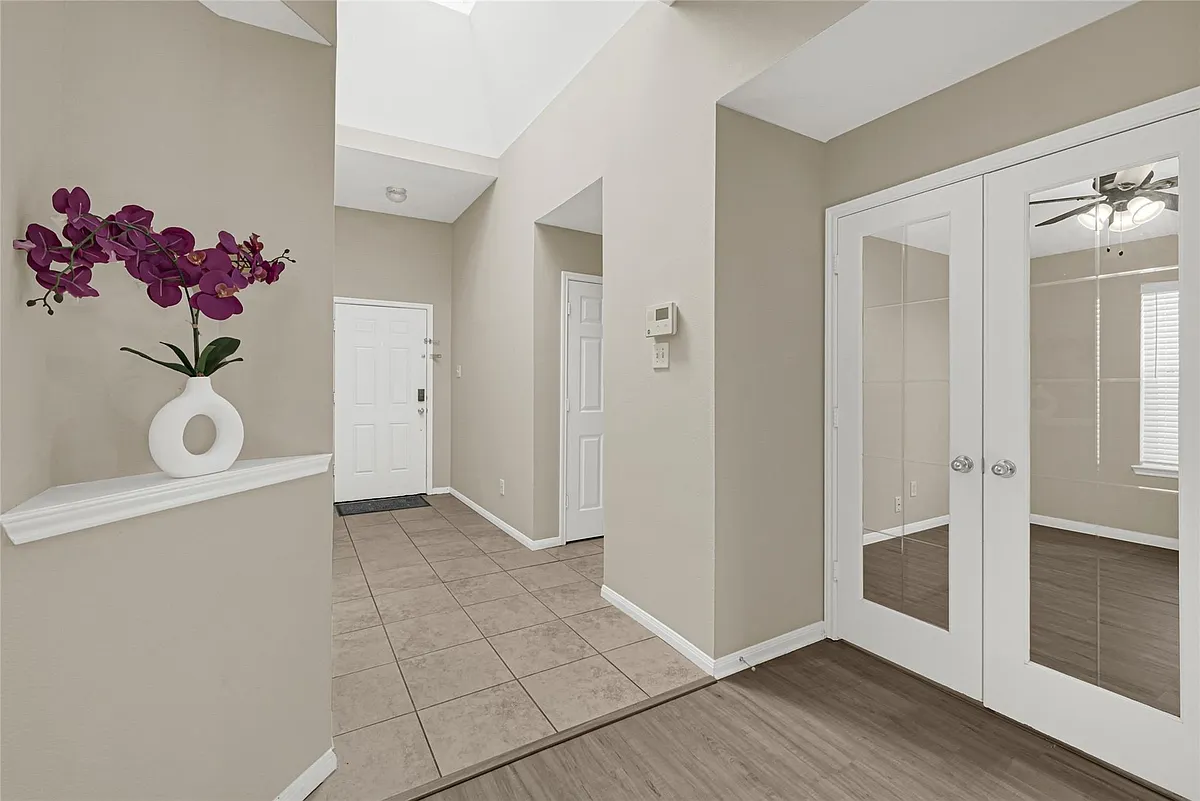 Building Photo - 8123 Solara Bnd
