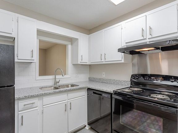 3rd image of 1804 Bradford Dr #19