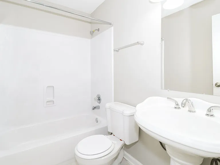 215 Lakewood Dr — Photo 15