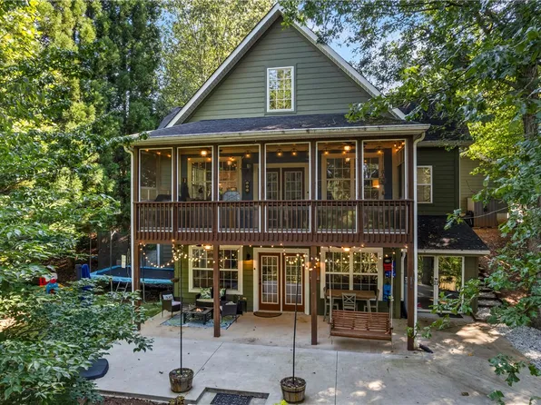 141 W Waters Edge Ln, West Union, SC 29696