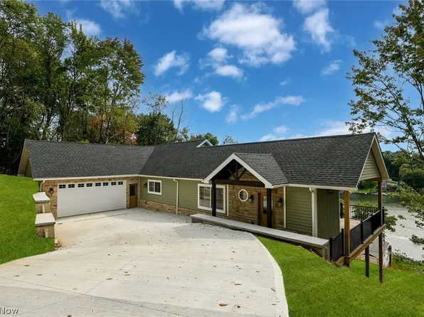 15 Huron Trl, Malvern, OH 44644