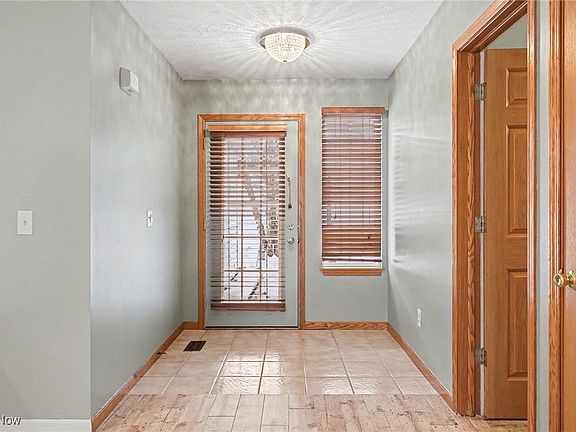 4th image of 1885 Marsh Ln