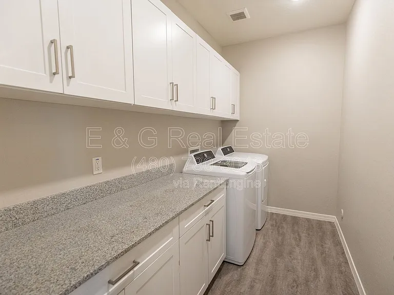 2950 N 38th St #13 — Photo 33