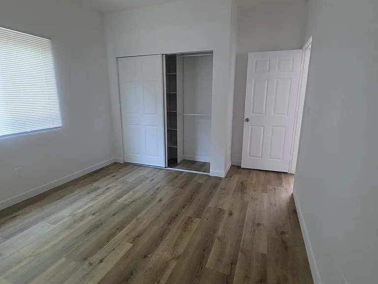 1209 W King St — Photo 16