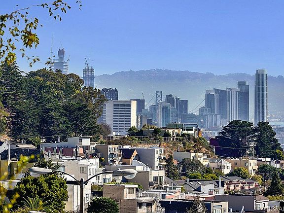 4th image of 3198 Market St