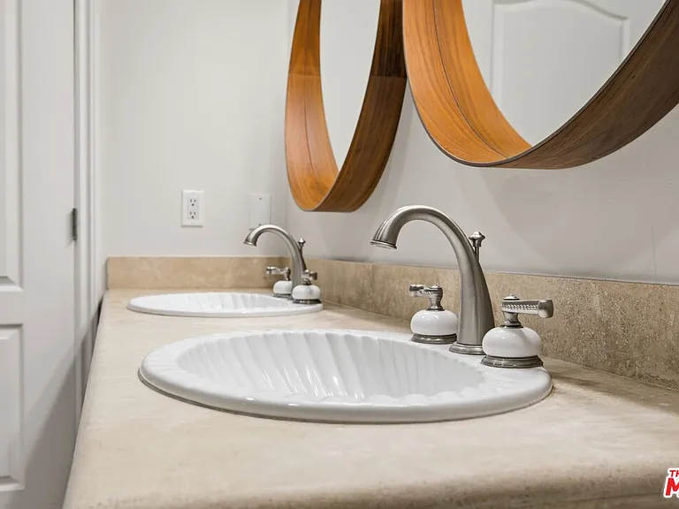 1838 Westholme Ave #203 — Photo 35