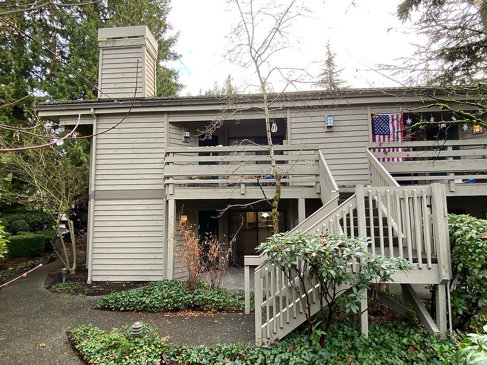 1st image of 1300 Bellevue Way NE APT 3