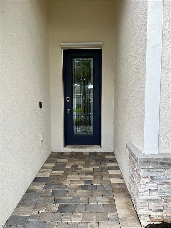 3 bed, 2.0 bath, 1677 sqft, $2,400 — Photo 2