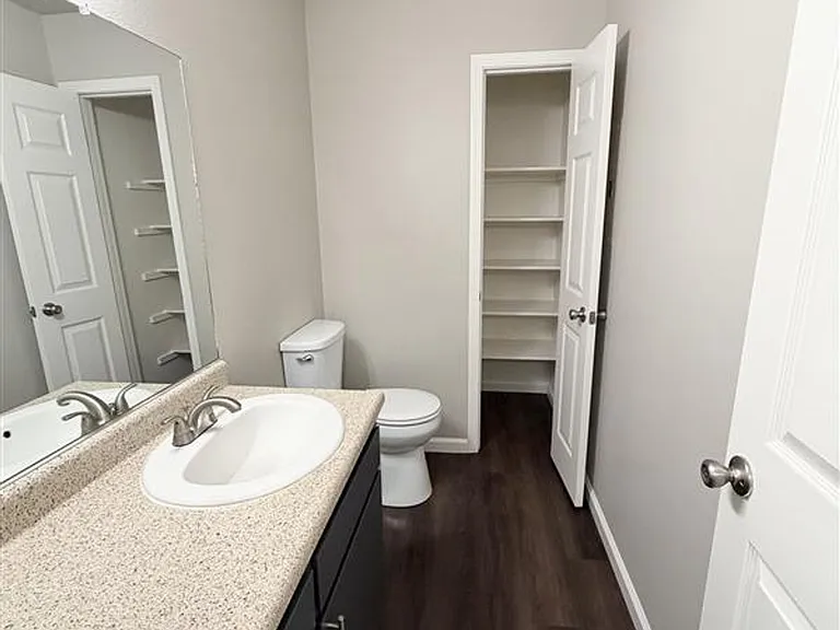 Cabernet Apartments & Duplexes — Photo 21