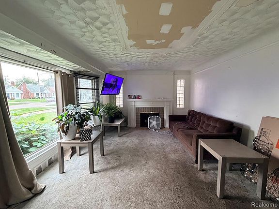 4th image of 9255 Artesian St