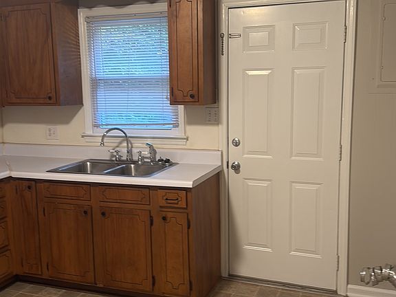 5th image of 1466 Kennedy Dr #F