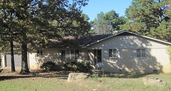 1st image of 105 Lakeshore Dr