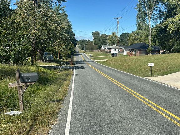 5th image of 715 Baker Rd