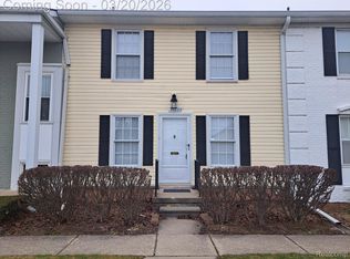 37025 Brynford Dr, Clinton Township, MI 48036