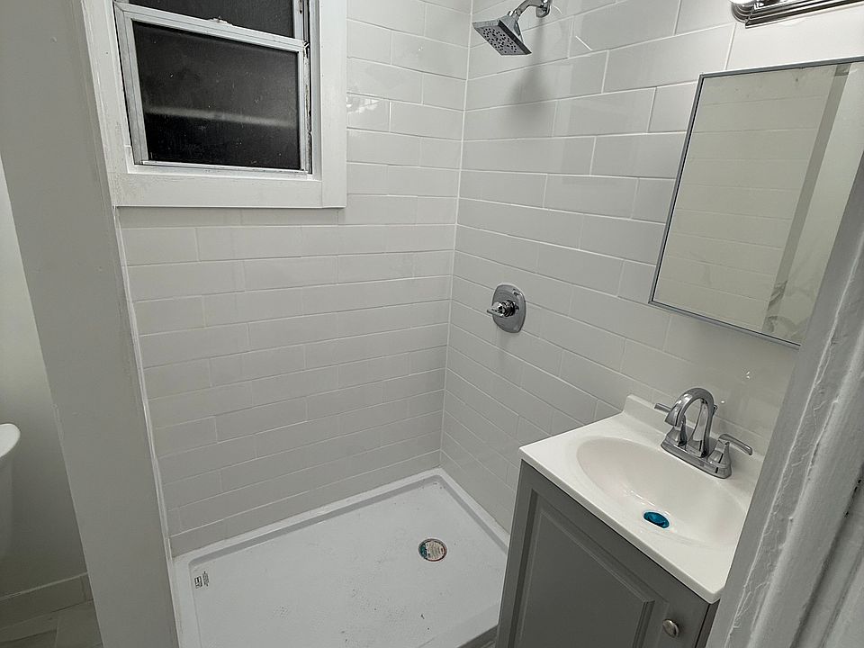 1st image of 54 Jefferson Ave #2