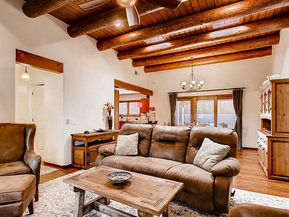 2nd image of 454 Calle Redondo