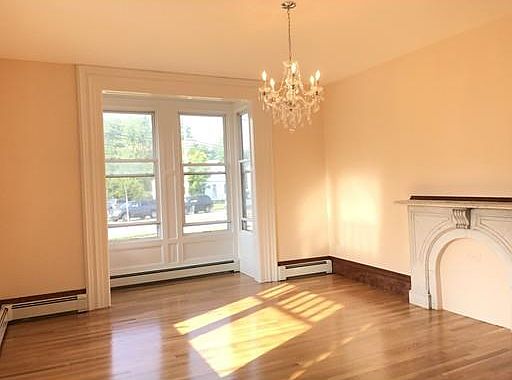 3rd image of 558 Pleasant St Unit 1