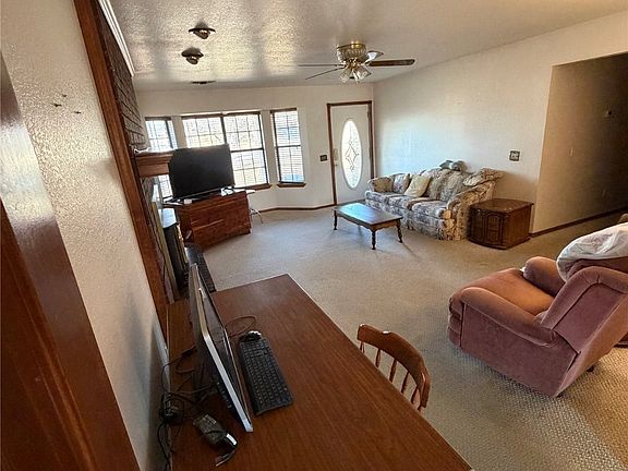 2nd image of 133 Sierra St