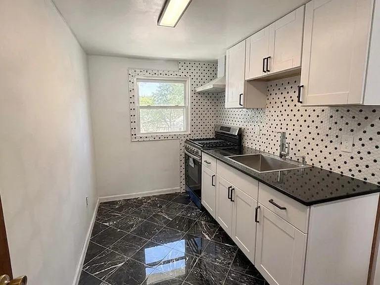 90 Sanford Ave #2 — Photo 4