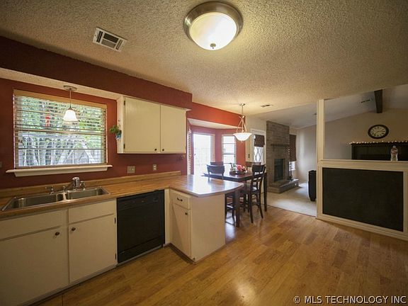 4th image of 601 E Glenpool Blvd