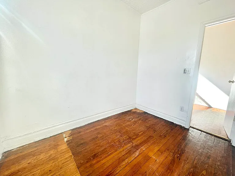 124 31st St #3R — Photo 12