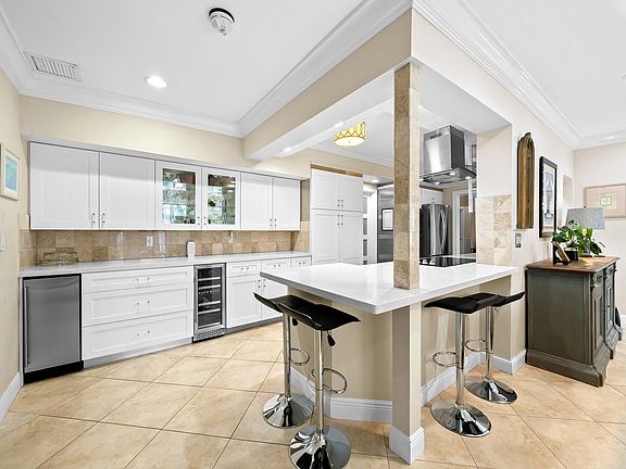 5th image of 2608 NE 21st Court