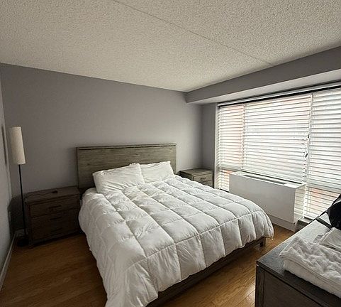 4th image of 555 W 23rd St APT S12q